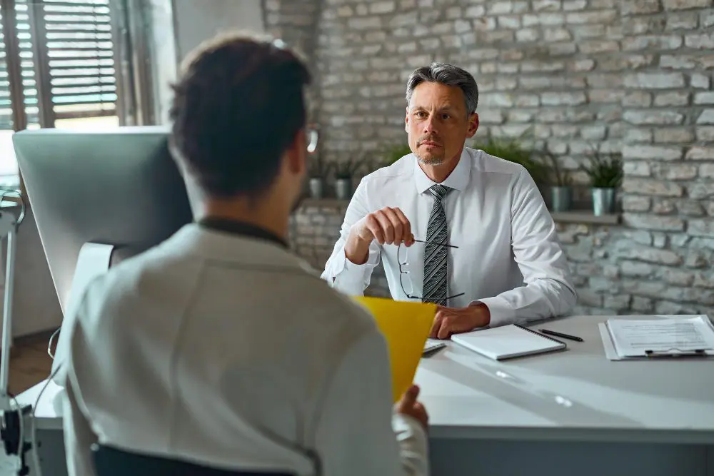 How to ask for the pay rise you deserve 2 employee asking for a pay rise in a meeting